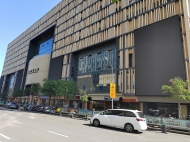 大型户外LED屏让济南某商务楼宇成商业美学新地标