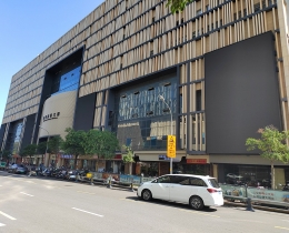 大型户外LED屏让济南某商务楼宇成商业美学新地标