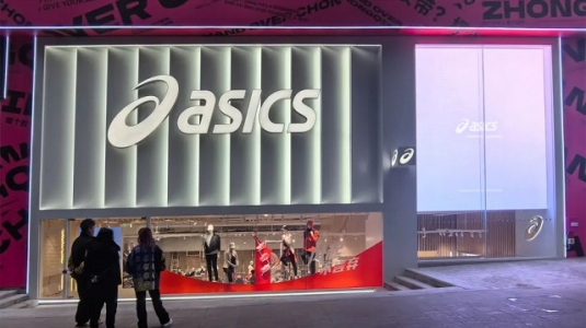 智彩LED显示屏助力ASICS亚瑟士重庆大融城店“龙”重登场！