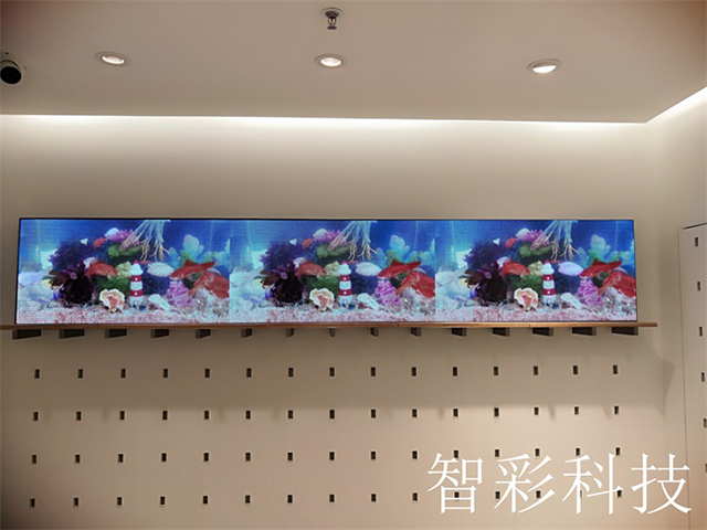 Lily服装店LED显示屏由上海智彩科技设计、安装